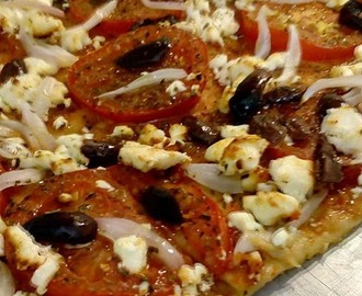 Greek Lovers Pizza με τη ζύμη από γιαούρτι &  αλεύρι!!!