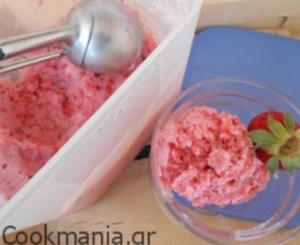 Εύκολο frozen yogurt με φράουλα