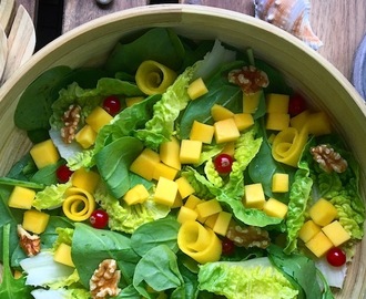 Simpel salat med mango og spinat