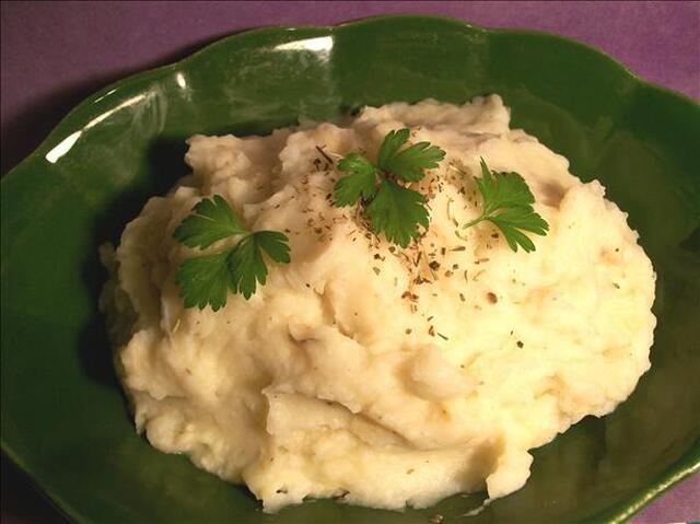 Mashed Potatoes With Roasted Garlic and Rosemary