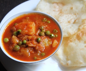 Aloo Matar Gravy Recipe - Potatoes & Peas Curry Recipe (with onions)
