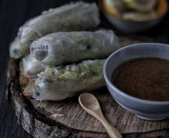 Rollitos vietnamitas con salsa de cacahuetes y dulce de guindilla Fluxà