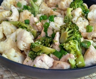 Dietetyczny kurczak z brokulami i kalafiorem