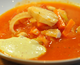 Rask og god tomatisert fiskesuppe med aioli