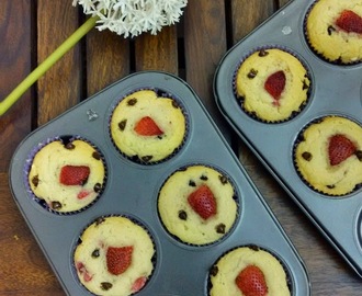 Strawberry Choco-chip Vanilla Muffins [Egg-less]