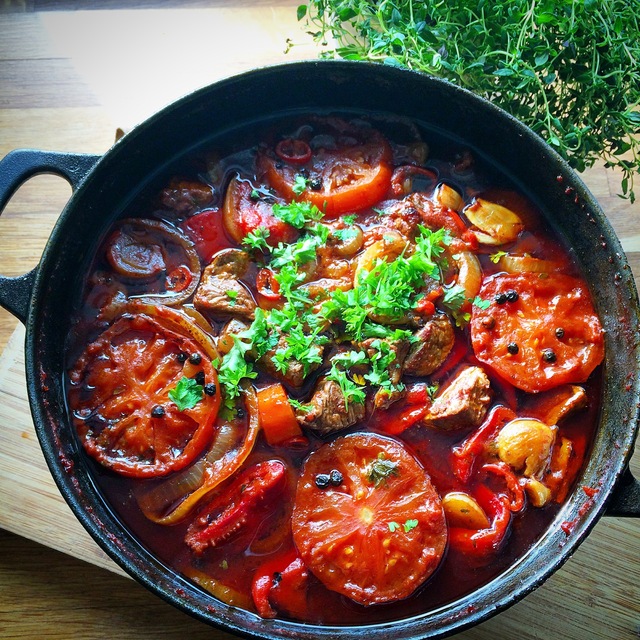 Langtidskokt tomatgryte med oksekjøtt