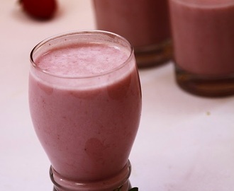 Strawberry Oats Milkshake / Strawberry Oats Smoothie - Healthy breakfast recipe