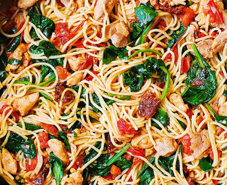 [Sans Lactose, Possible Sans Gluten, Avec Alliacée : Ail] Spaghettis 🍝 au Poulet 🐔 et aux Epinards 🌿