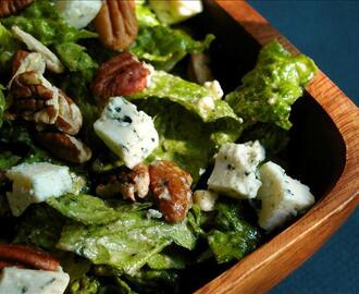 Romaine Salad With Pecan and Blue Cheese Dressing