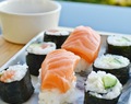 Φτιάξε εύκολα sushi: maki rolls & nigiri - Making maki rolls & nigiri
