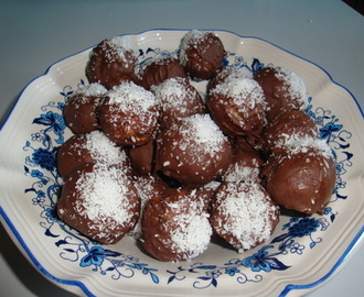 Σοκολατάκια με φυστίκι Αιγίνης και καρύδα
