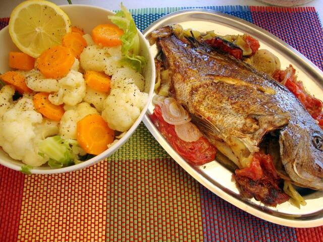Ψάρια με λαχανικά στον φούρνο !!