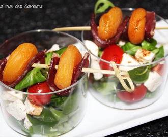 Salade en verrine et sa brochette d’abricots secs & magret de canard