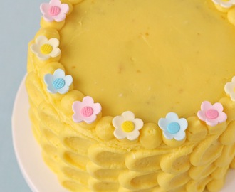 Pretty Spring Cake {Vanilla Cake with Lemon Filling}