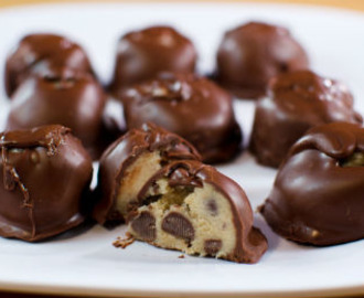 Νόστιμα και εύκολα σπιτικά σοκολατάκια με γεμιστά μπισκότα