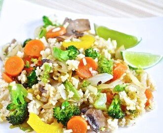 Stekt ris med grønnsaker og saus