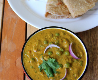 Peas Masala - Vegetarian Gravy with peas for rice, Roti or Naan - restaurant style peas masala recipe