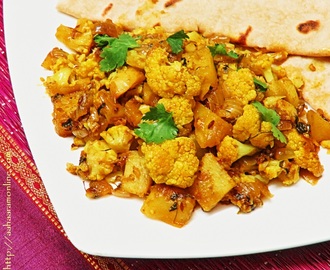 Punjabi Aloo Gobi – Cauliflower and Potato Curry