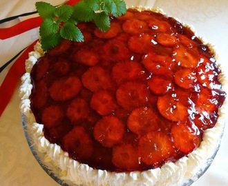 Bløtkake med gelé & jordbær ✿⊱