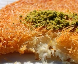 Τούρκικο γλυκό κιουνεφέ καταϊφι με τυρί μοτσαρέλα
