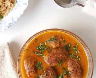 Nadia bara jhol /Coconut and lentil dumplings in a thick gravy