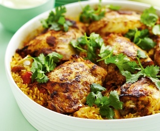 Ινδικό κοτόπουλο με κάρυ και ρύζι στο φούρνο