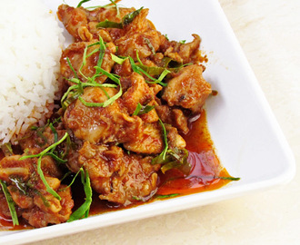 Stir Fried Chicken with Curry Paste and Kaffir Lime Leaves
