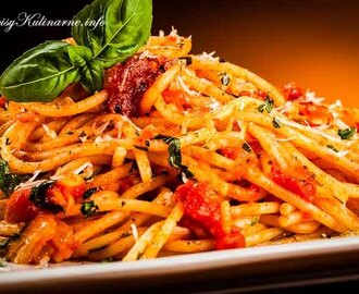 Spaghetti z sosem pomidorowym 