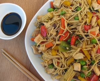 Noodles Com Frango & Legumes Asiáticos