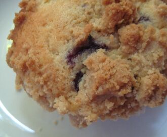 blueberry peach crumb muffins