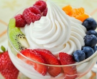 Frozen yogurt με φρέσκα φρούτα