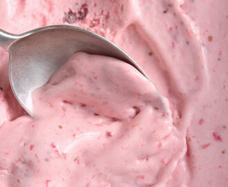 Παγωτό φράουλα τέλειο, χωρίς παγωτομηχανή, επειδή παγωτομηχανή δεν έχουμε!!