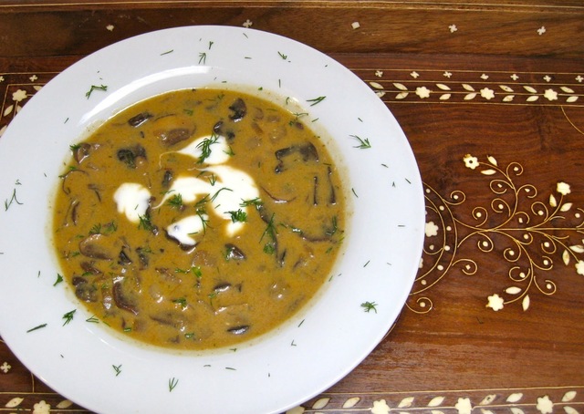 Vegetarian Hungarian Mushroom Soup