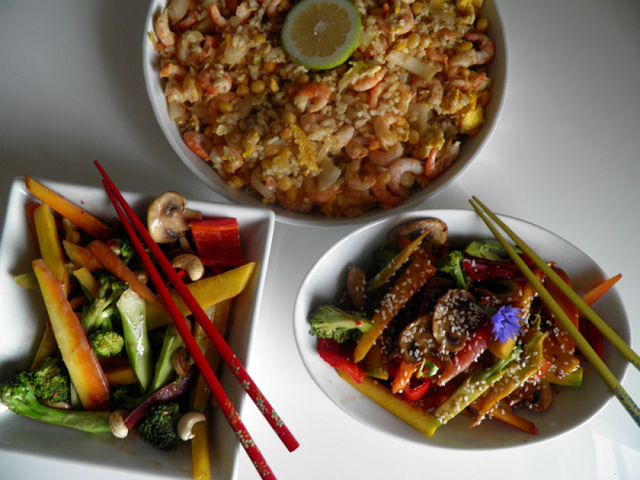 Smak av Østen - Wok i 2 Sauser og Stekt ris med reker