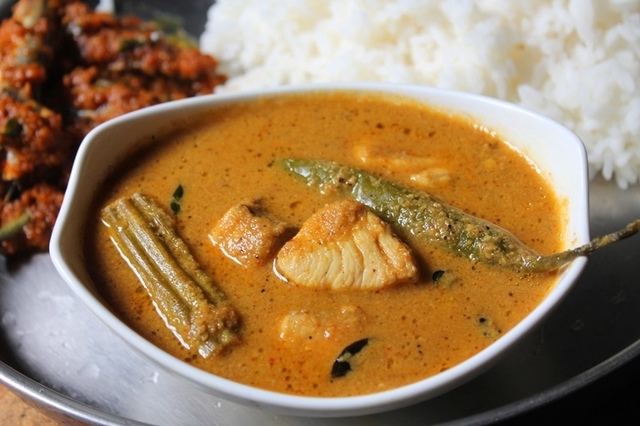 Drumstick Fish Curry Recipe / Meen Muringakka Kulambu Recipe