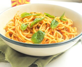 Spaghetti in Roasted Red Pepper Sauce