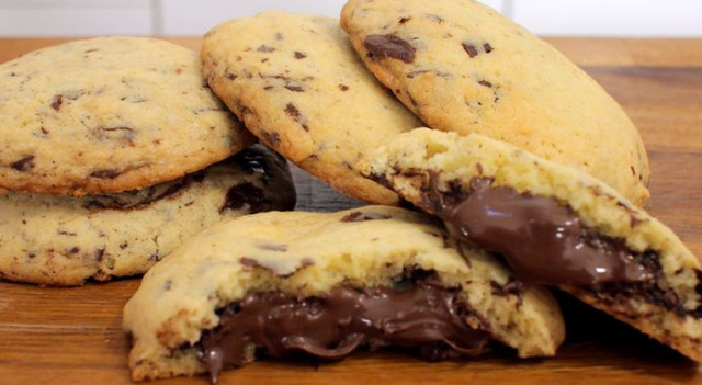 Cookies με σταγόνες σοκολάτας και γέμιση Nutella !!!