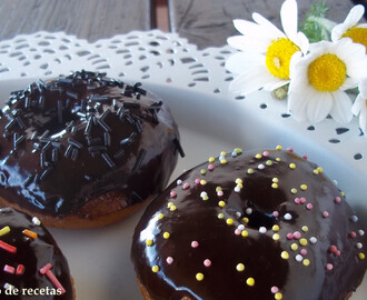 Donuts de azúcar y chocolate.