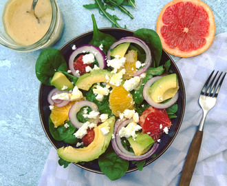 Grapefruit avocado salade met honing-mosterd dressing