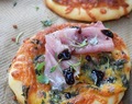 Pizzetta bianca med örter och parmaskinka