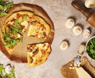 Pizza fatta in casa: la ricetta facile e veloce per l&#x27;impasto