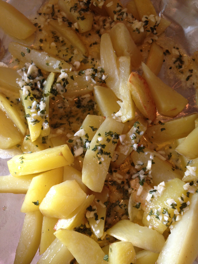 sitron og hvitløks poteter