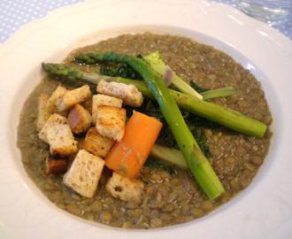 Dagens middagstips: grønn linsesuppe med grønnkål og krutonger