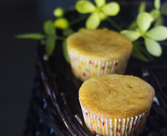 Pineapple Cupcakes with real Pineapple