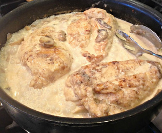 Στήθος κοτόπουλου με μανιτάρια σε κρεμώδη σάλτσα λεμονιού