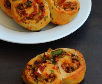 Vegetable Masala Buns/Raw Vegetable Stuffed Pizza Buns