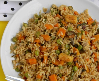 Mixed vegetable pulao recipe in pressure cooker / How to make veg pulao