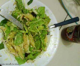 Salada crocante ao molho de mostarda e mel