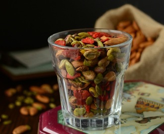 Easy Home Made Trail Mix | Healthy No bake Trail Mix Recipe | National Trail Mix Day