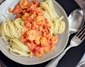 {Rezept} Alle lieben Pasta | Linguine mit Garnelen in Tomaten-Sahne-Soße